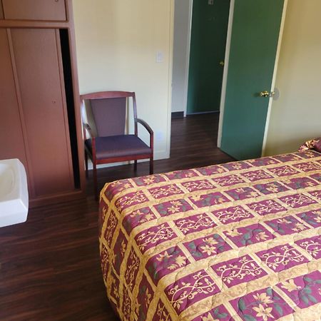 Randolph Hotel Huntington Park Bagian luar foto